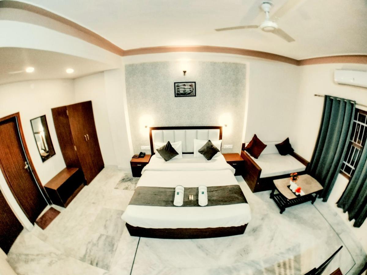 Hotel Tripli Udaipur Exterior foto