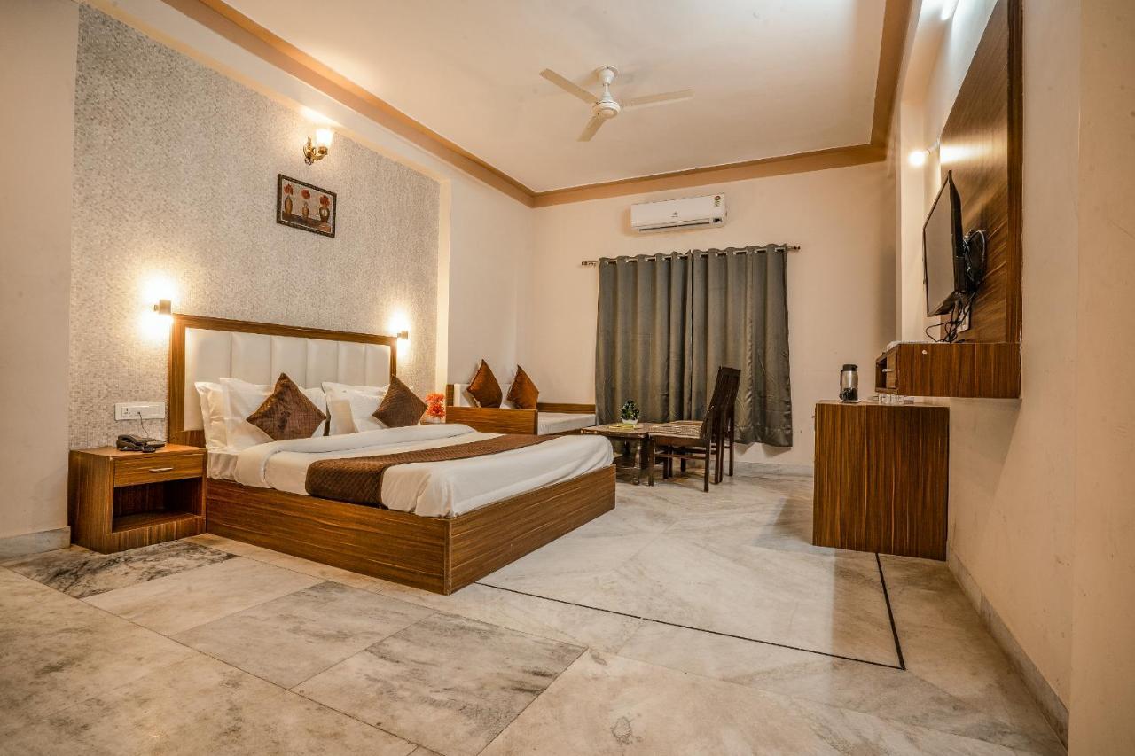 Hotel Tripli Udaipur Exterior foto
